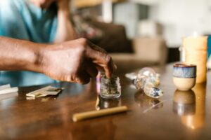 ¿Qué se Considera Posesión de Drogas en Florida?
